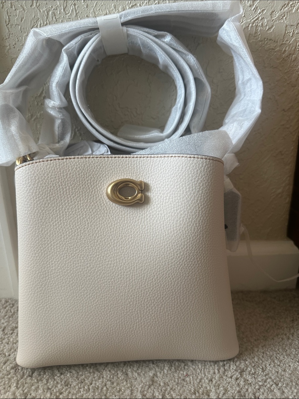 NWT Willow Bucket Bag in the color Chalk!